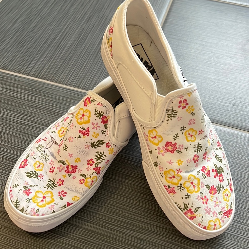 Women’s size 8 vans - floral / Hawaiian